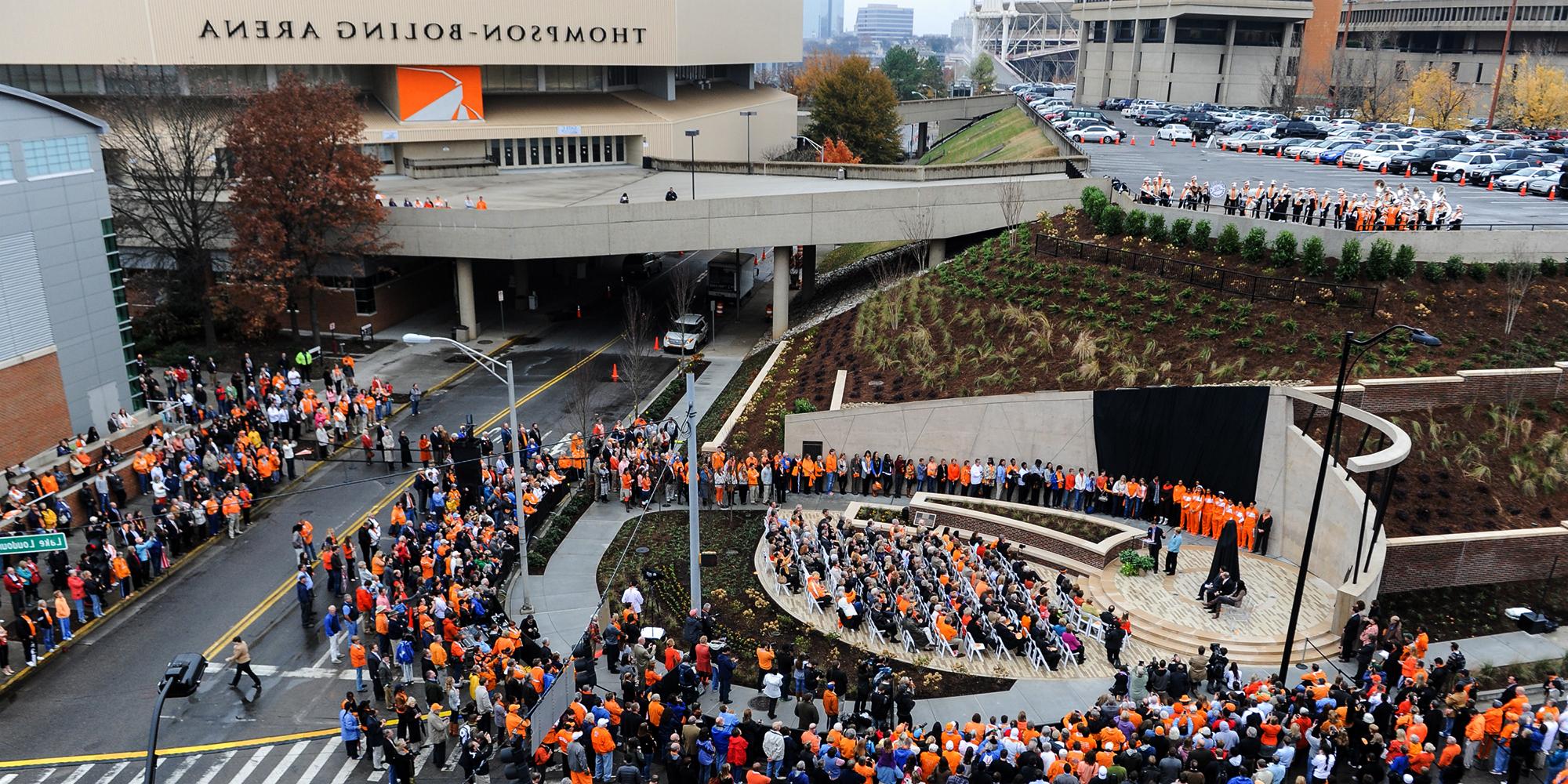 Group of people at the unveiling of Pat Summit statue